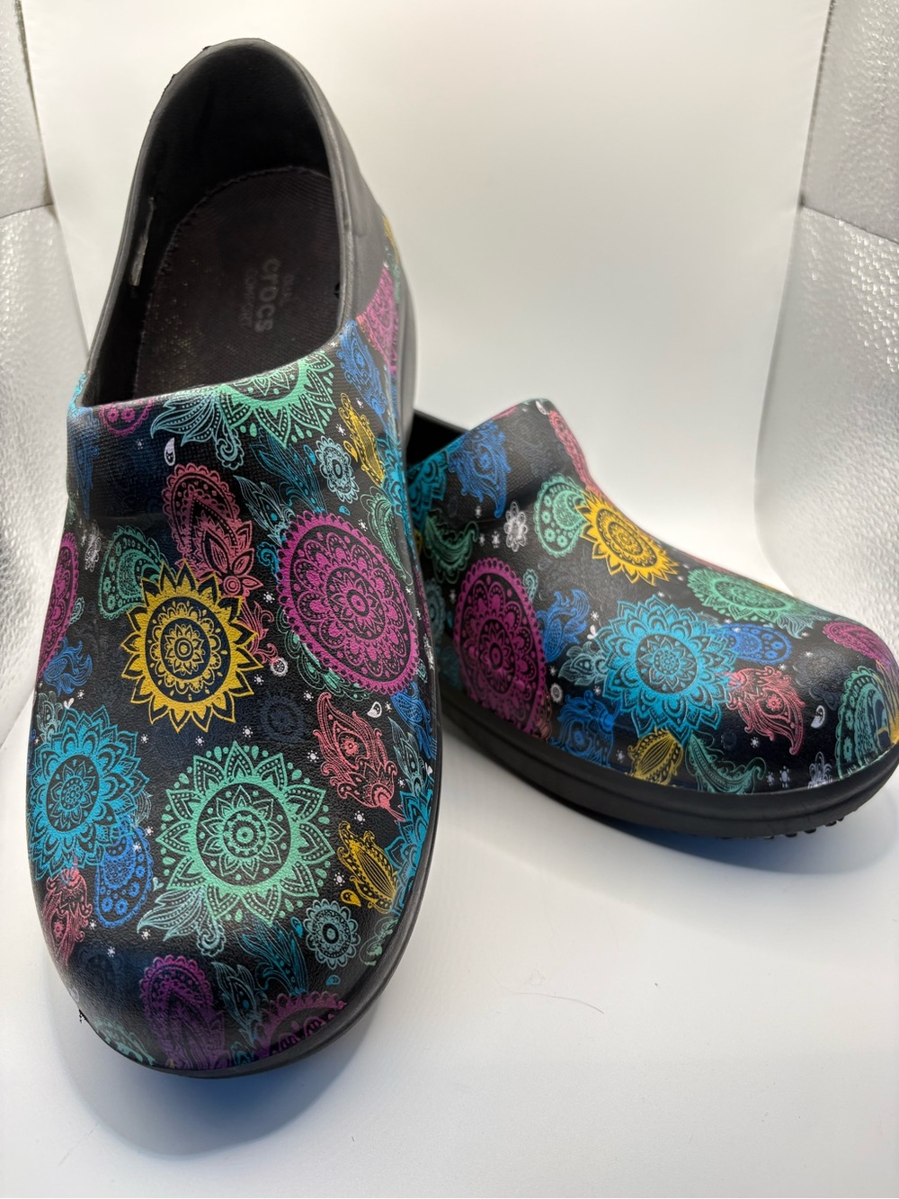 Crocs at Work Women’s 9 Colorful Paisley Slip-Resistant Clogs